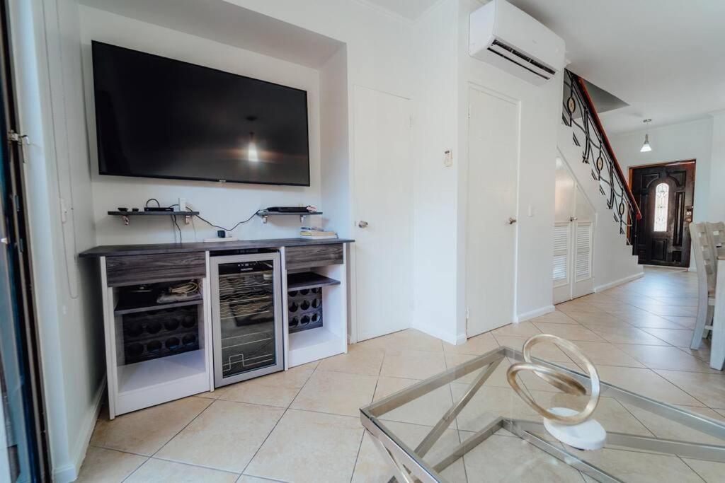 Вілла Gold Coast Beautiful House With Private Pool Palm Beach Екстер'єр фото